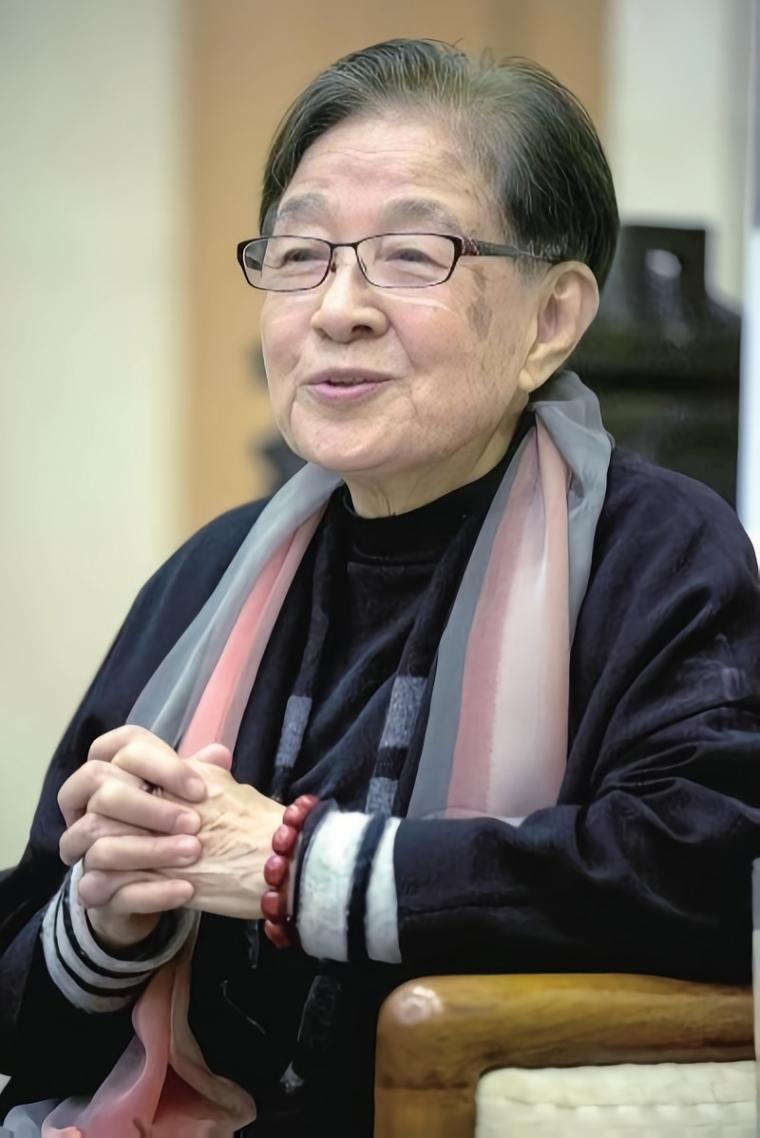 90岁谷建芬与毛阿敏蔡国庆等聚会